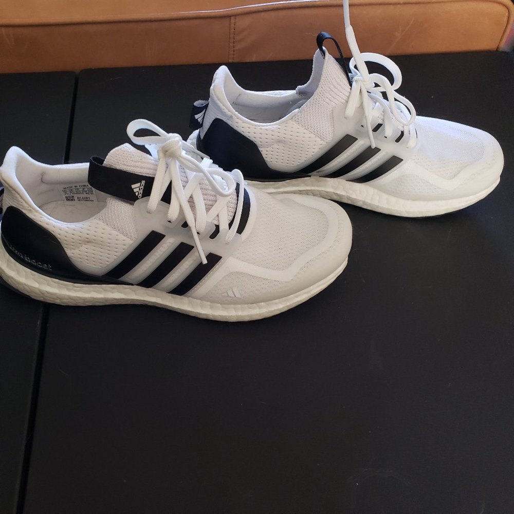 Adidas - Ultraboost DNA Mono